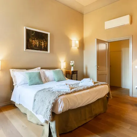 Lux Penthouse Palazzo Strozzi アパート